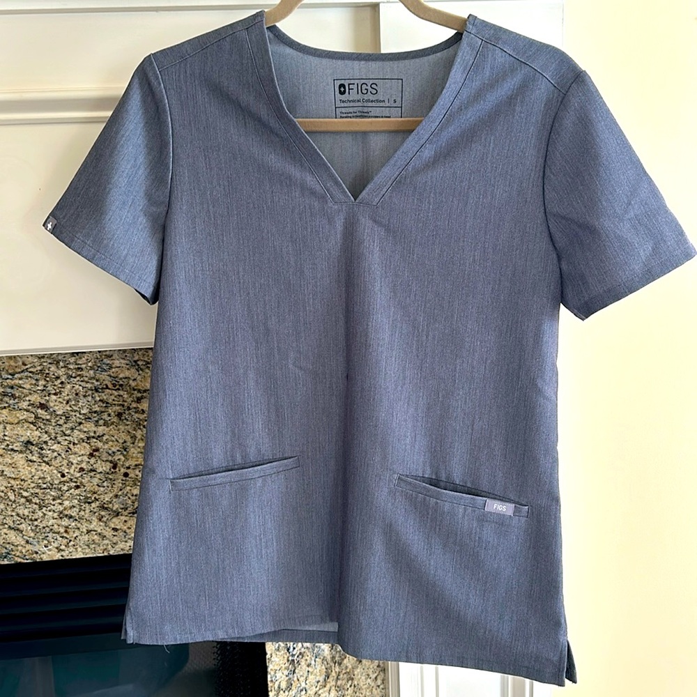 Figs casma 3 pocket scrub top